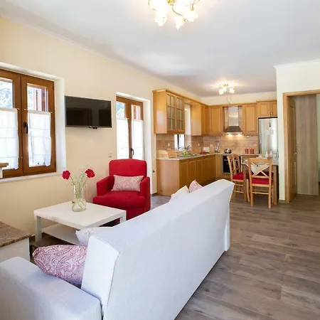 Eglouvi וילה Englouvi